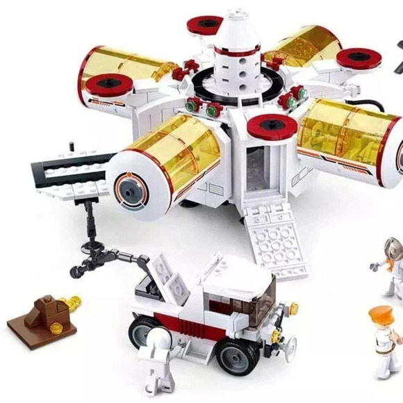 NEW Space Collection Lunar Station Brick Building Set 642pcs B0739 - Picture 5 of 5